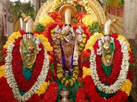 Taxi in Tirupati Karvetinagaram Temple